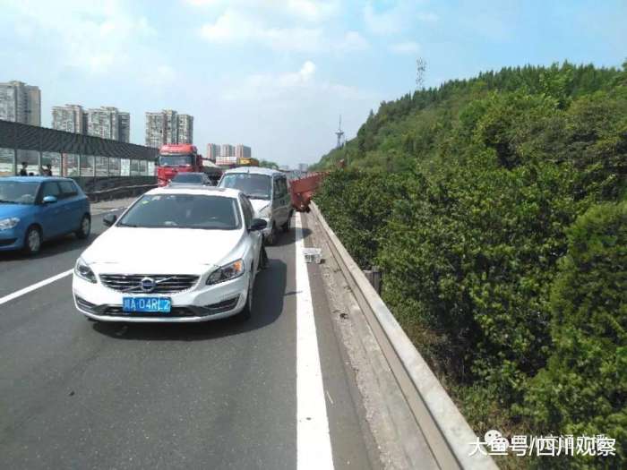 成綿高速發(fā)生多車追尾 車輛積壓嚴重