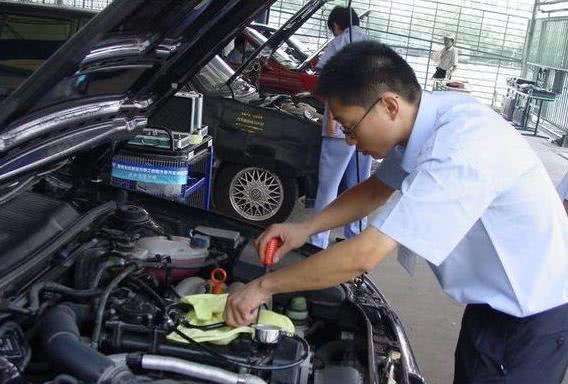 汽車保養(yǎng)花錢還沒效果的項目,幾乎沒啥用!