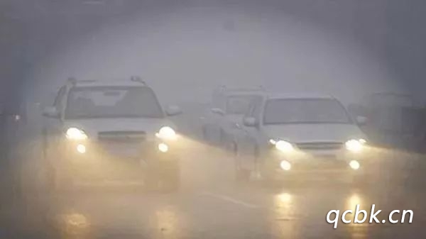 大霧天氣開車要注意什么