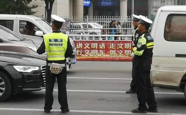 開車上路沒帶駕駛證交警怎么處罰