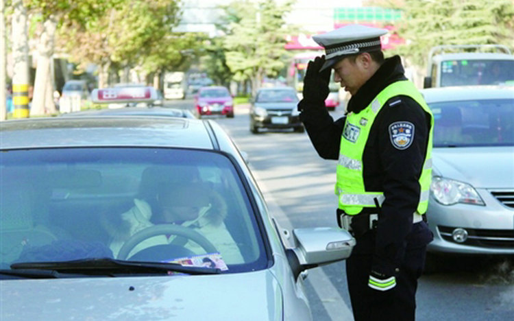 沒(méi)帶駕駛證開(kāi)車(chē)被交警抓到怎么辦