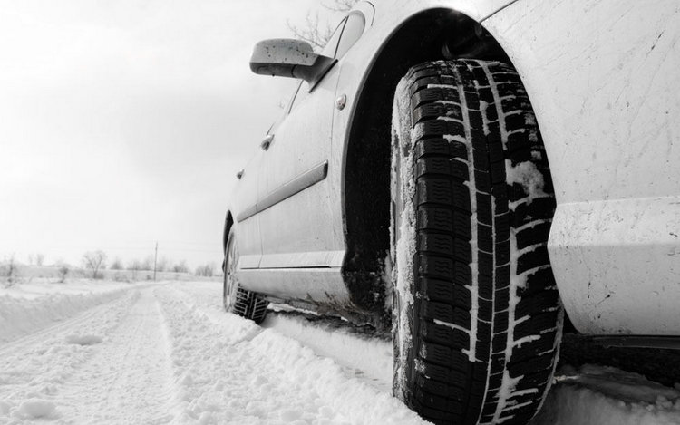 雪地開車前驅(qū)好還是后驅(qū)好