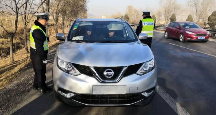 機(jī)動車未掛牌照被抓影響子女的政審