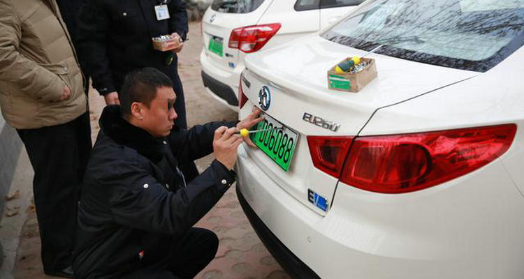 新車最遲規(guī)定多久要上牌