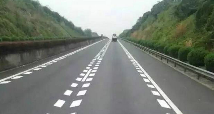 雙鋸齒狀道路標線是什么意思