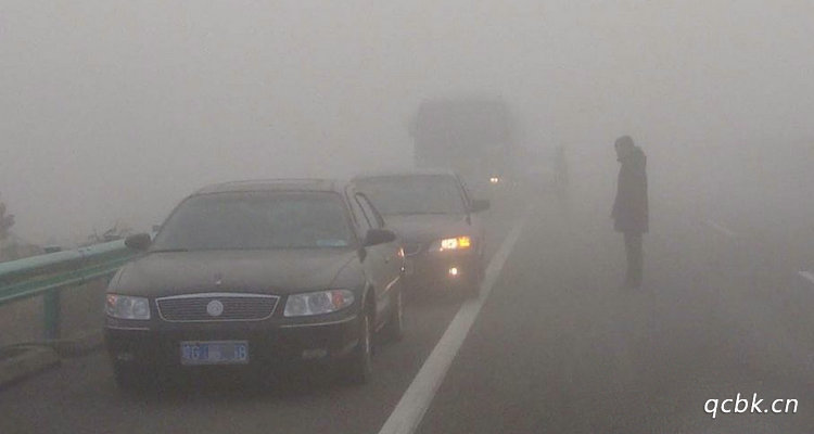 霧天開車怎么使用燈光