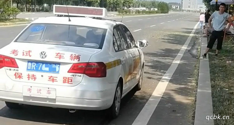 科目三怎樣靠邊停車(chē)