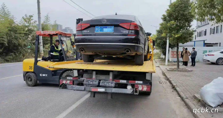 停在路邊的車被拖走了打什么電話