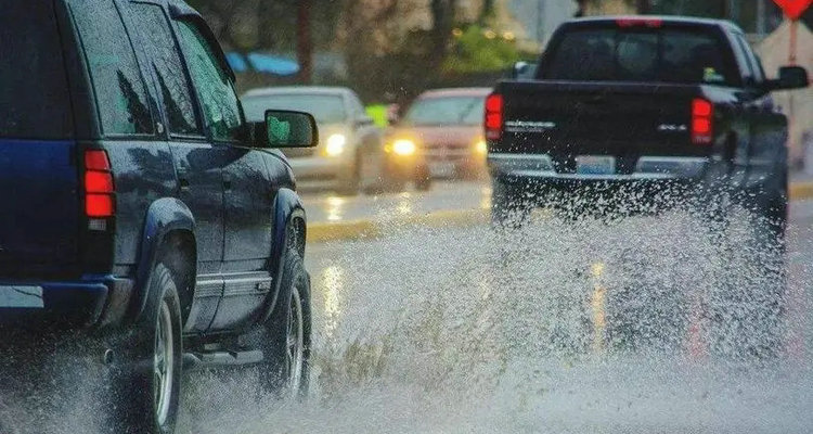 車窗沒關(guān)好下雨天進(jìn)水了怎么辦