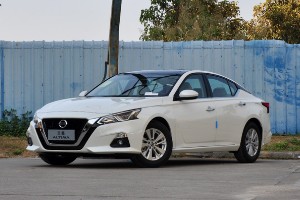 日產(chǎn)天籟2021新款2.0舒適版落地價(jià) 2021款舒適版落地17萬(wàn)