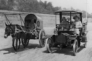 汽車發(fā)展史順序圖片 經(jīng)歷了三個階段(汽車誕生于1885年)