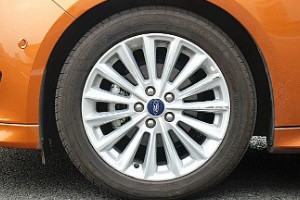 福特福克斯輪胎型號規(guī)格 輪胎型號235/40 r18(固特異輪胎)