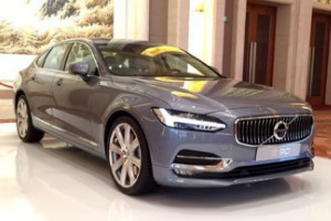 沃爾沃s90和凱迪拉克ct6哪個好 s90動力強(ct6車身長達5.2米)