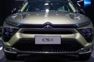 凡爾賽c5x多少錢(qián)一輛 2022款新車售價(jià)16萬(wàn)(分期首付4萬(wàn))