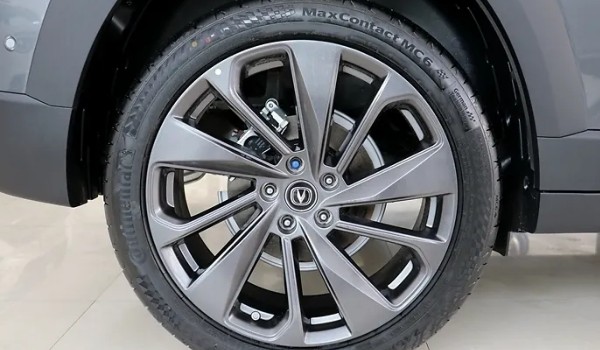 長安uni-v輪胎尺寸多少 輪胎型號為235/45 r18