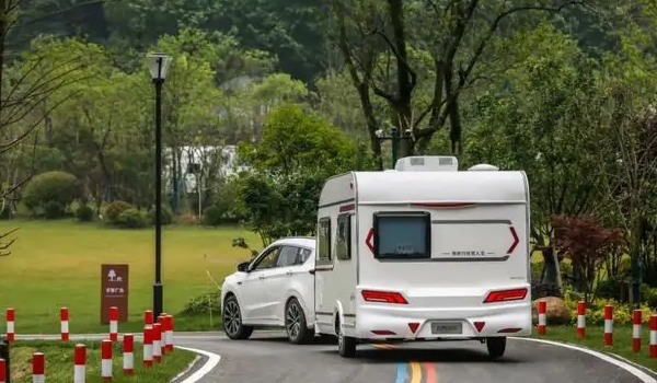 c6駕照可以開什么車型 c6駕照準(zhǔn)駕車型是輕型牽引掛車（總質(zhì)量小于4500kg）