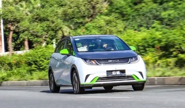 比亞迪海豚芝士黃實(shí)車 是車輛的一種顏色（比較不錯(cuò)的顏色）