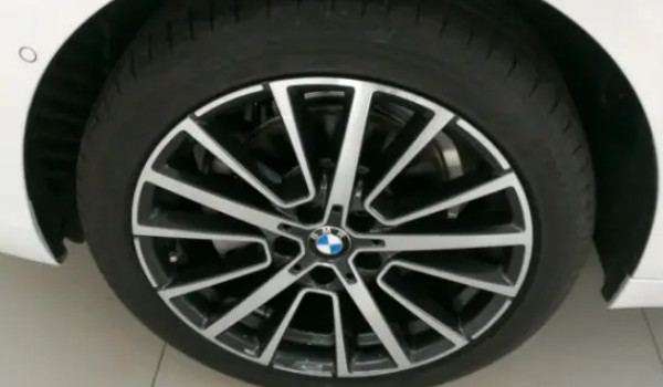 寶馬2系輪胎型號多大尺寸 225/40 r19和255/35 r19(兩種輪胎型號)