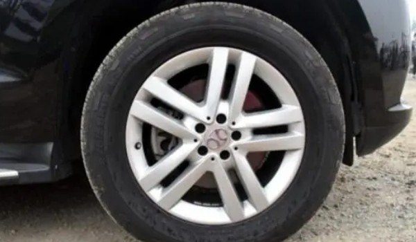 bj90輪胎尺寸是多少 輪胎尺寸275/50 r20(胎寬275mm)